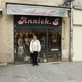 La fameuse chaîne de magasins "Annick S." recoit sa patronne