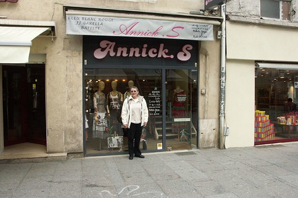 La fameuse chaîne de magasins "Annick S." recoit sa patronne