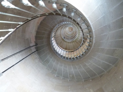 L'escalier en colimaçon du phare des baleines : 57m de haut, 257 marches