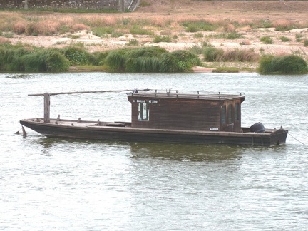 Toue cabanée sur la Loire à Gien