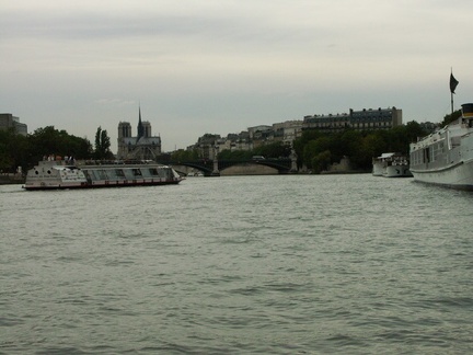 18h19 Arrivée sur La Seine à La Bastille depuis l'écluse du port de l'Arsenal