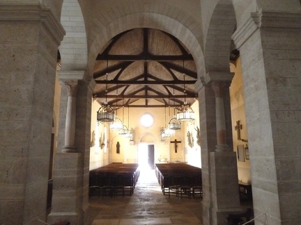 Vue de l'intérieur de l'oratoire de Germiny avec sa magnifique charpente