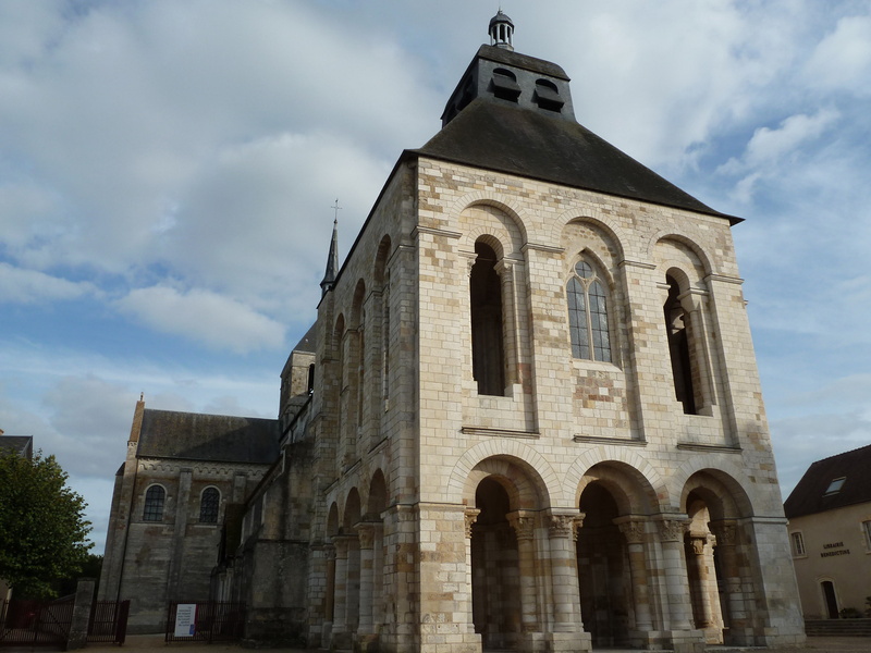 P1060060 L'abbaye de Saint Benoît sur Loire.JPG