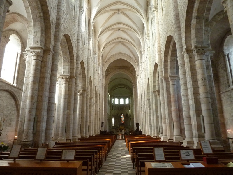 P1060063 L'abbaye de Saint Benoit sur Loire.jpg